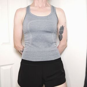 Lululemon Swiftly Tech Racerback 2.0 *Race Length Size 2 Gray Blue Striped